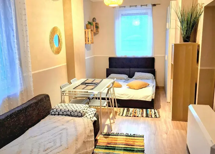 Night Host Trzebnicka 56 Free Parking